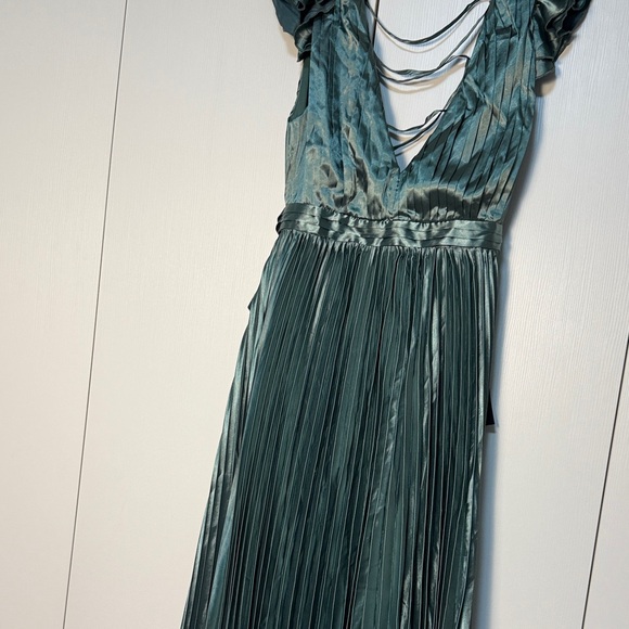 Elegant Sage Green Pleated Evening Dress - Picture 3 of 11